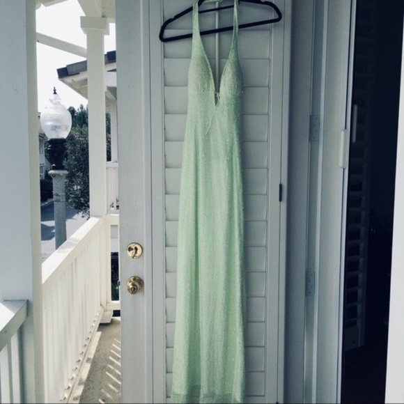 Morgan & Co Backless beaded formal gown - Picture 2 of 6